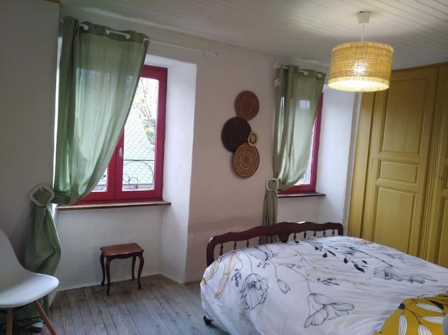 Appartement Cozy Dans Maison Privee Tauves Eksteriør billede