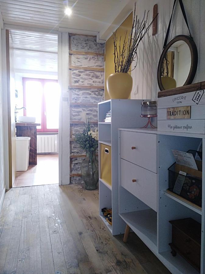 Appartement Cozy Dans Maison Privee Tauves Eksteriør billede