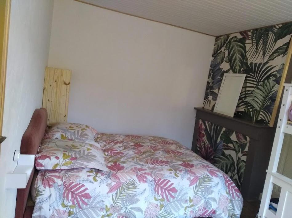 Appartement Cozy Dans Maison Privee Tauves Eksteriør billede